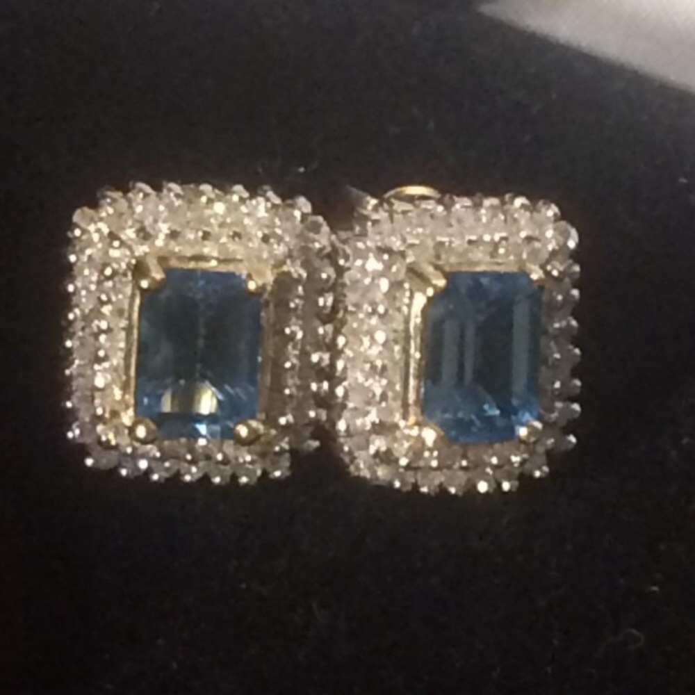 10k gold diamond earrings.